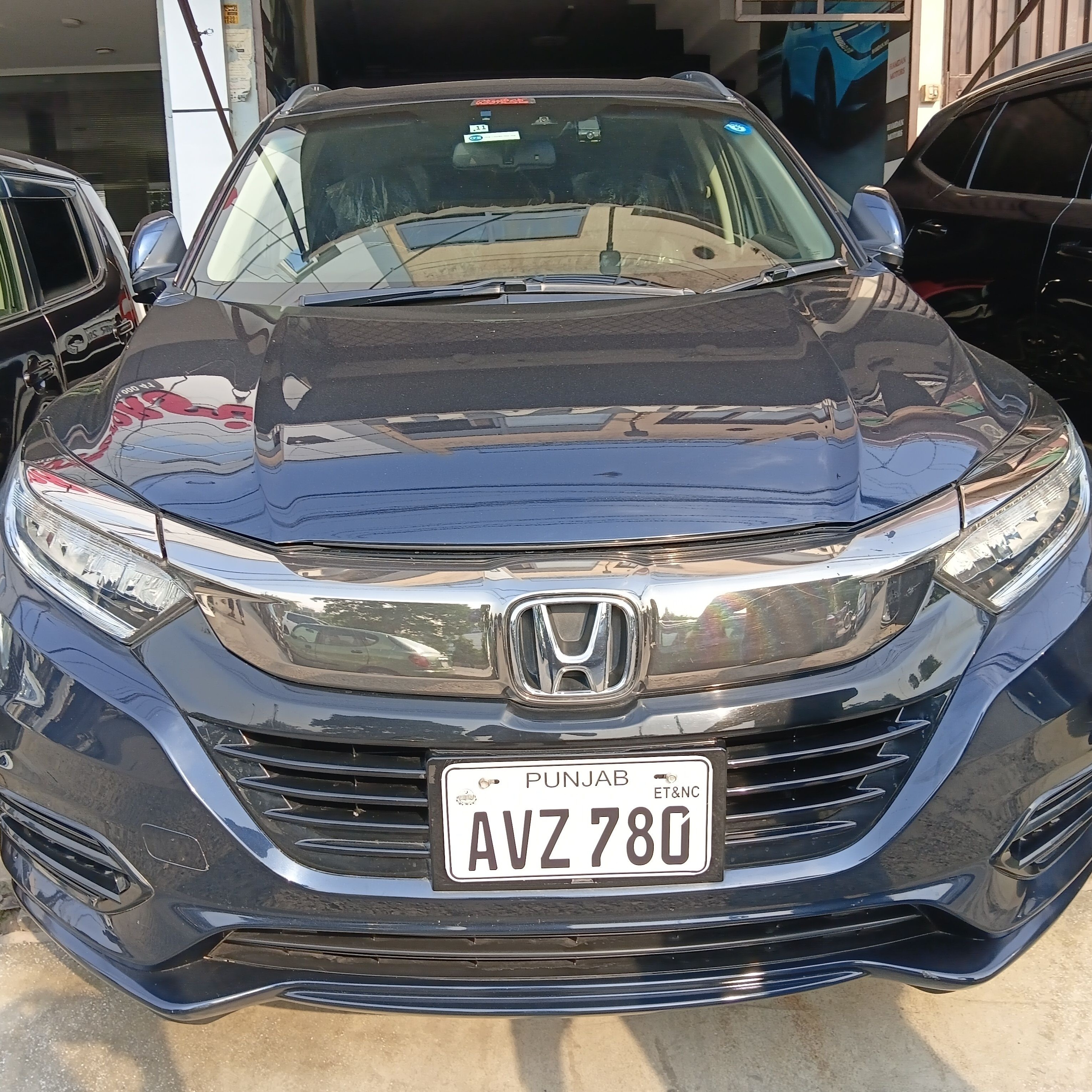 Honda Vezel e-HEV Play 1498cc, Automatic, Hybrid - photo 1