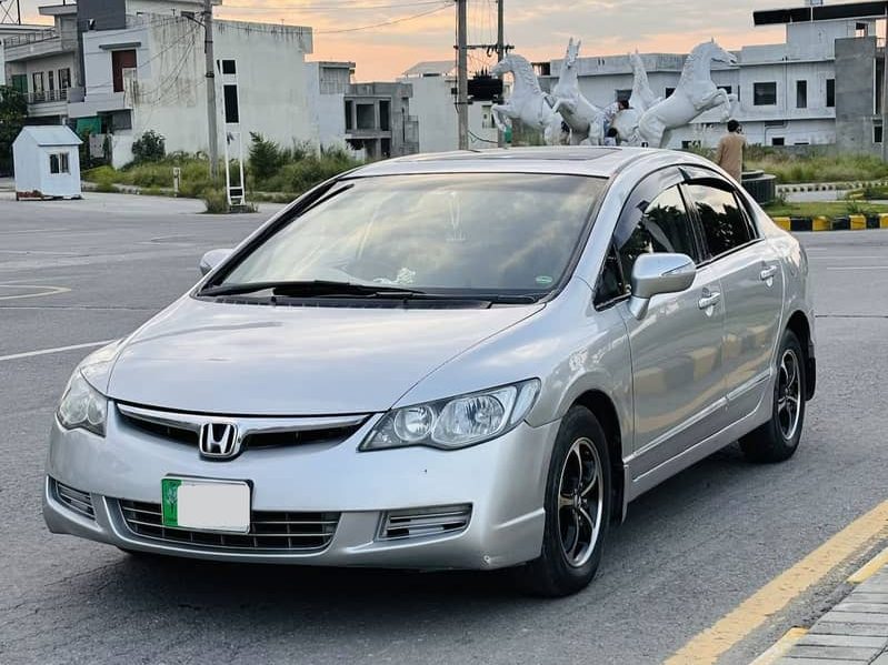 Honda Civic Oriel 1.8 i-VTEC CVT - photo 1