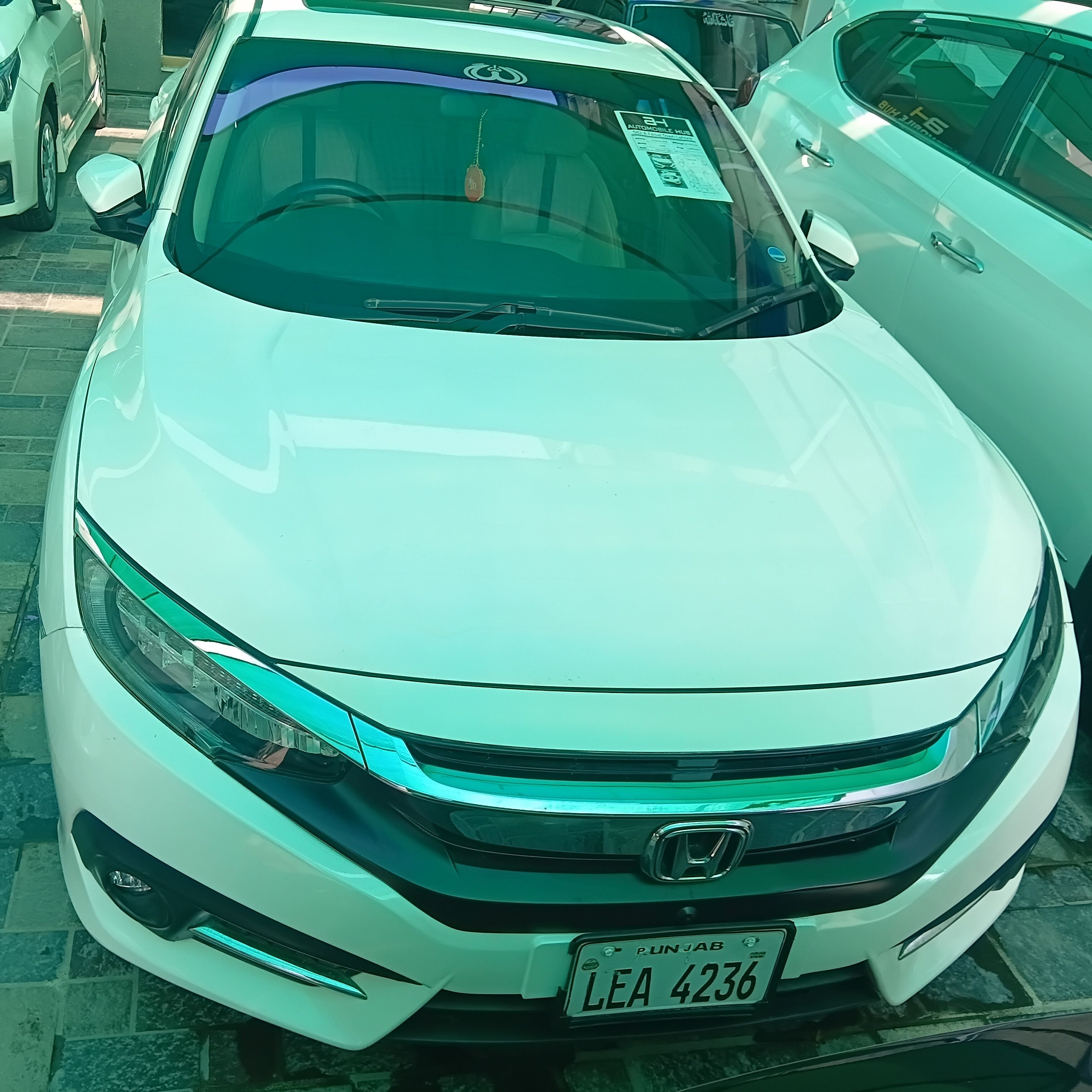Honda Civic Oriel 1.8 i-VTEC CVT - photo 1