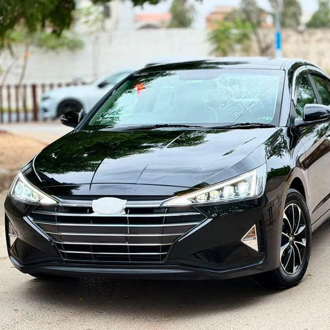 Hyundai Elantra - photo 1