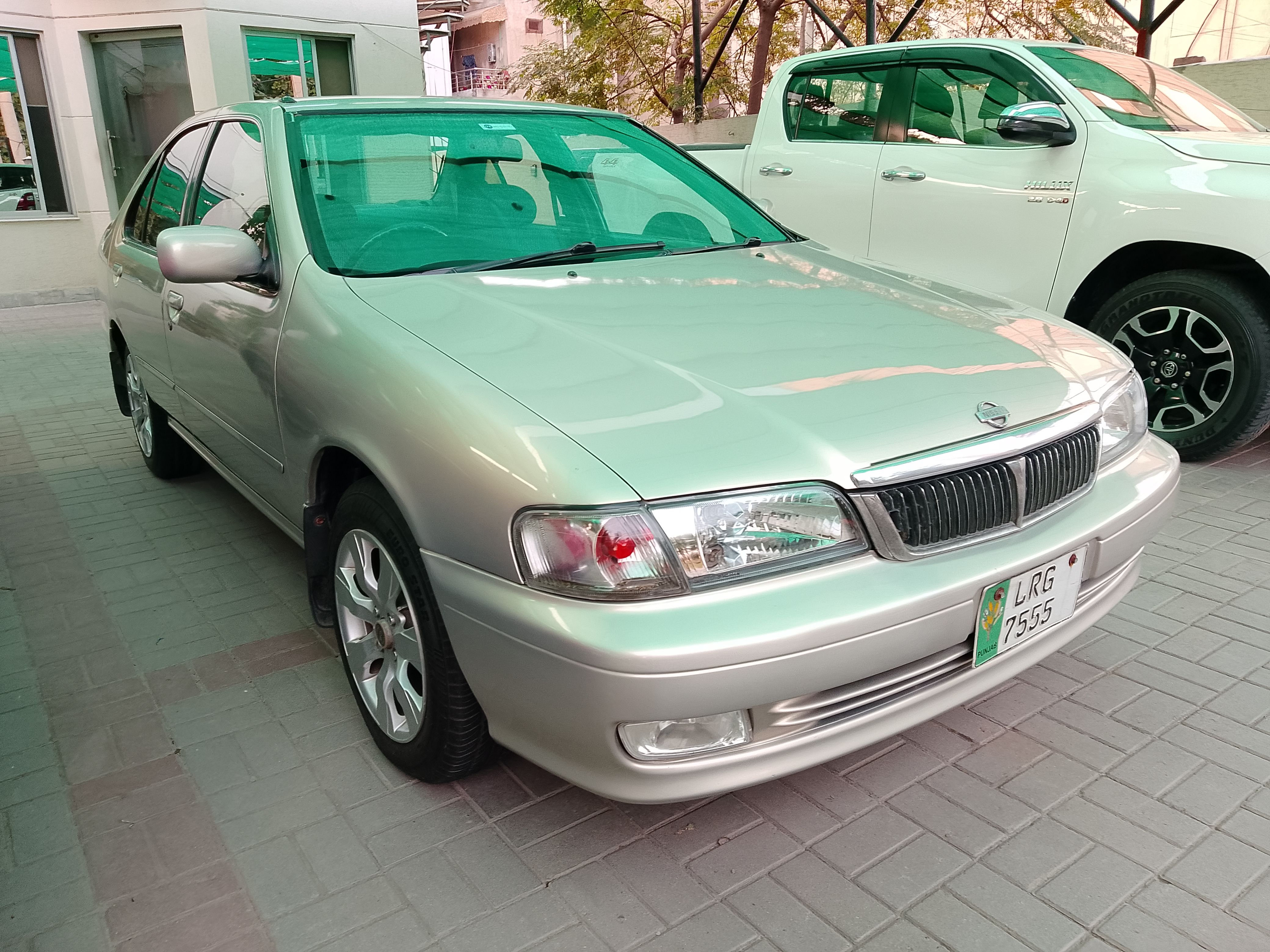 Nissan Sunny - photo 1