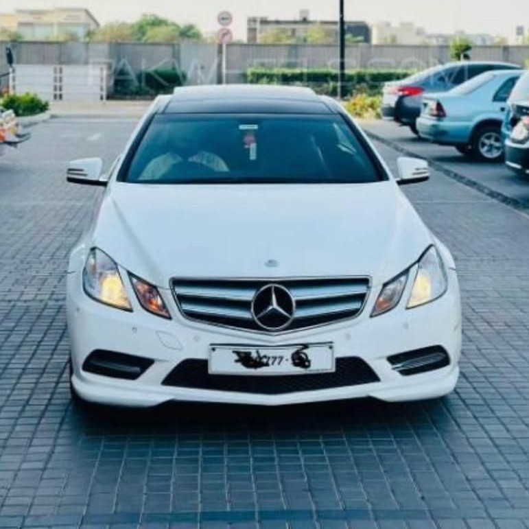 Mercedes Benz E Class Class E200 - photo 1