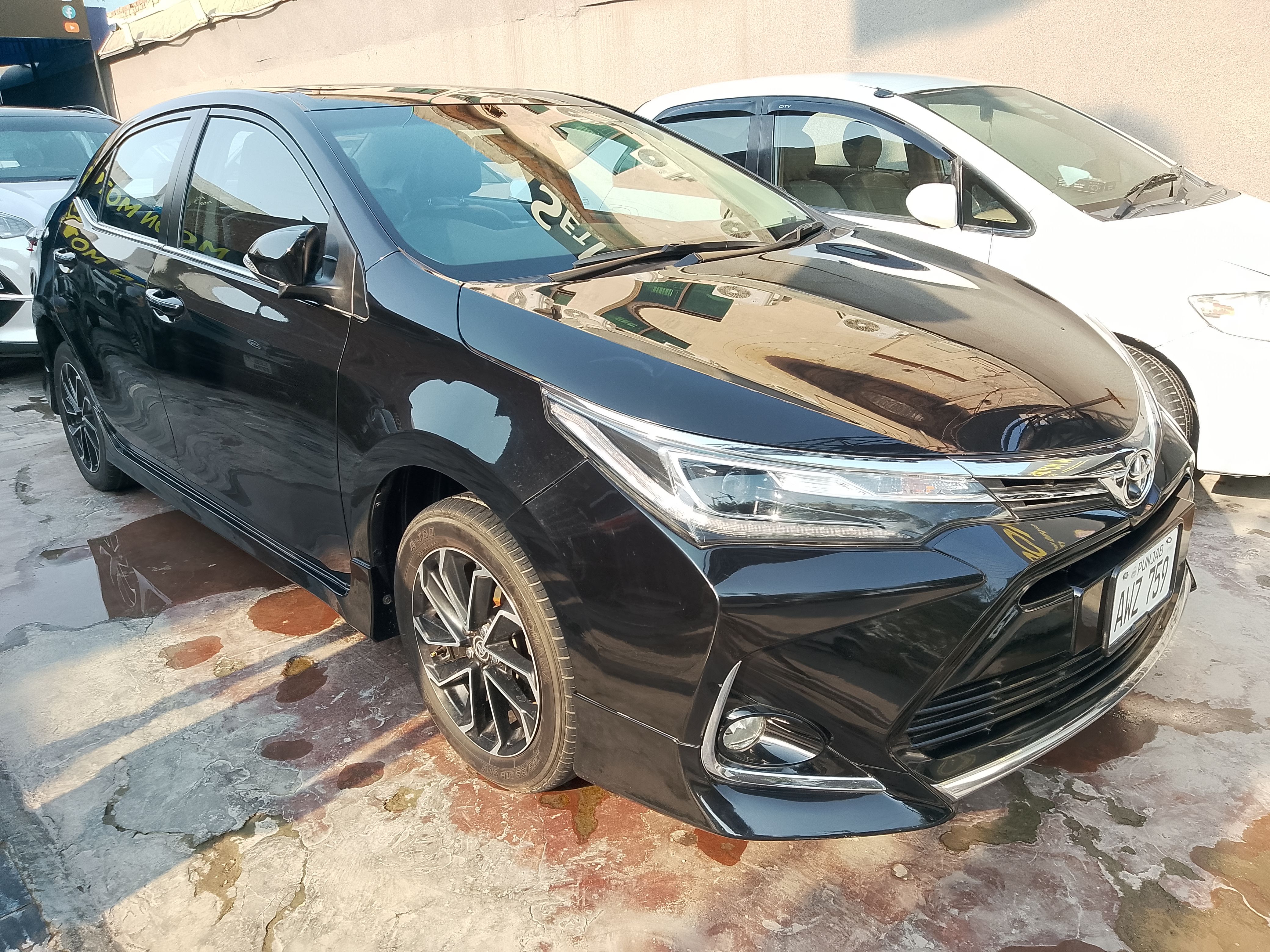 Toyota Corolla Altis Grande X CVT-i 1.8 Black Interior - photo 1