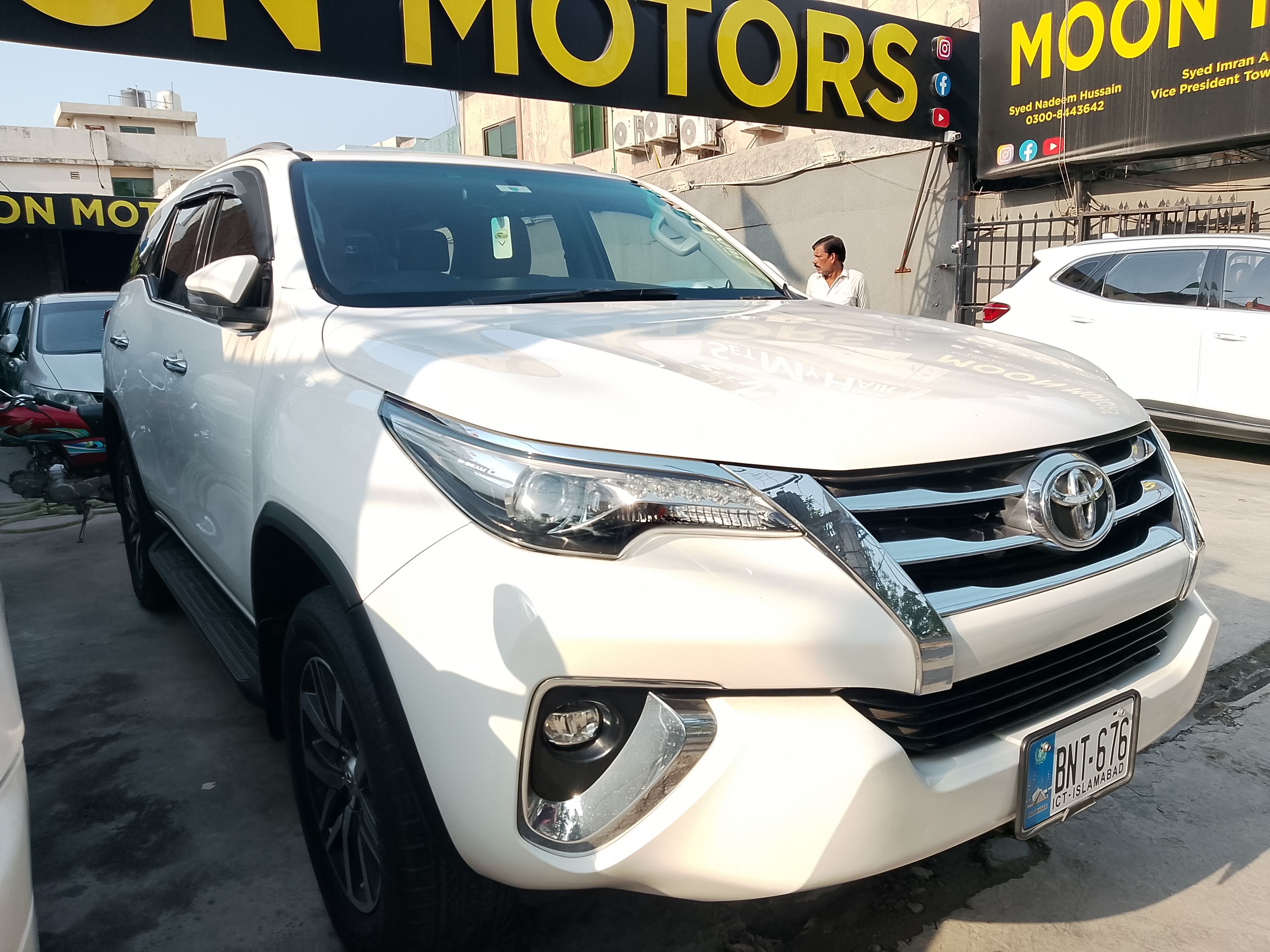 Toyota Fortuner 2.7 V - photo 1