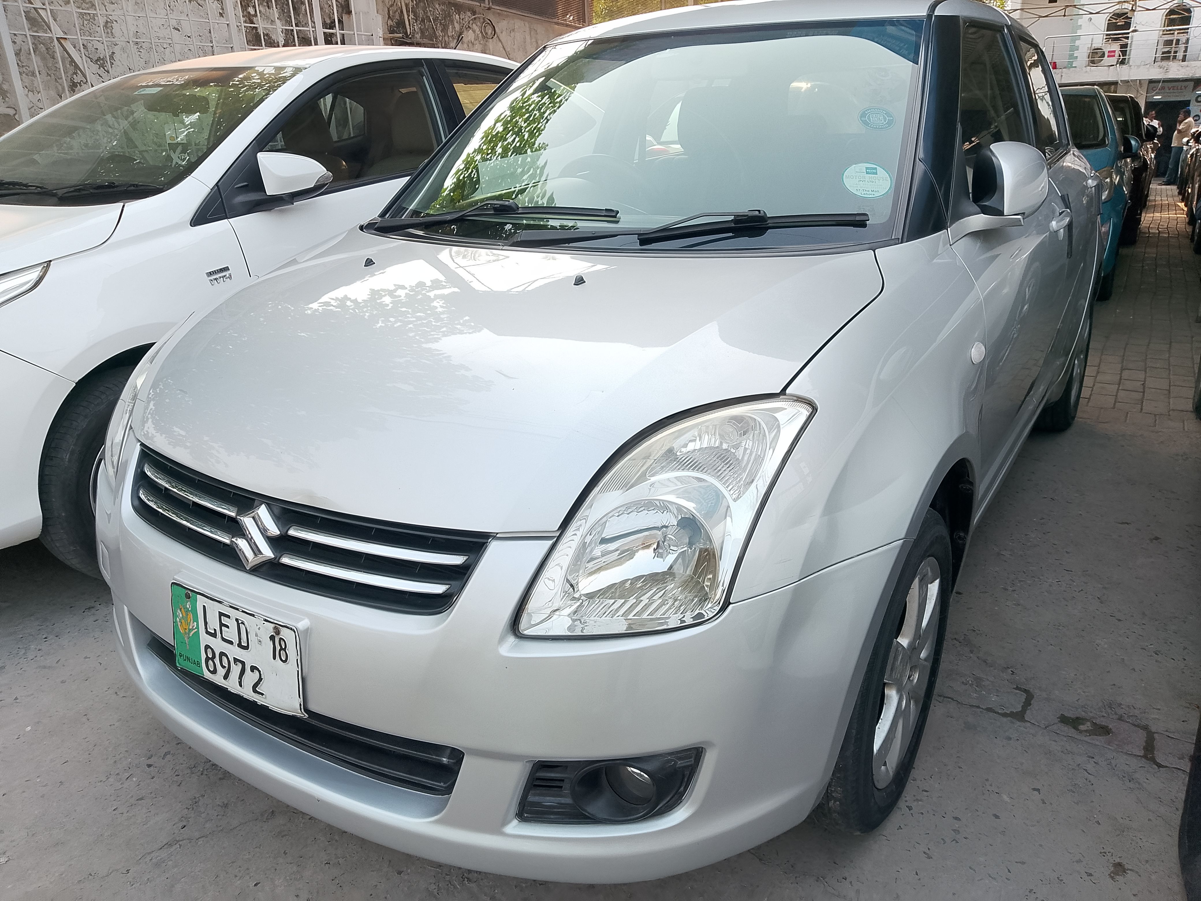 Suzuki Swift DLX 1.3 - photo 1