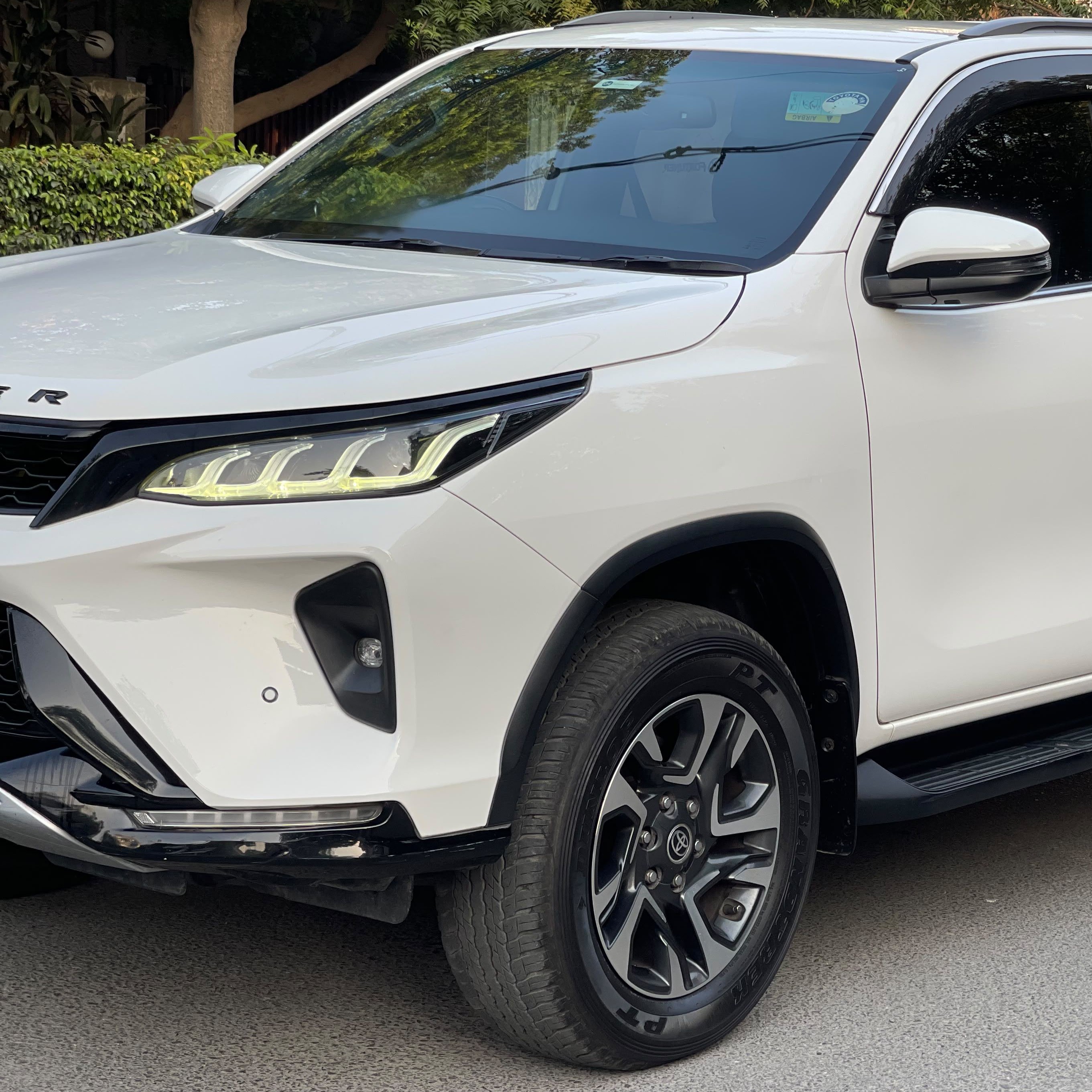Toyota Fortuner Legender 2755cc, Automatic, Diesel - photo 1