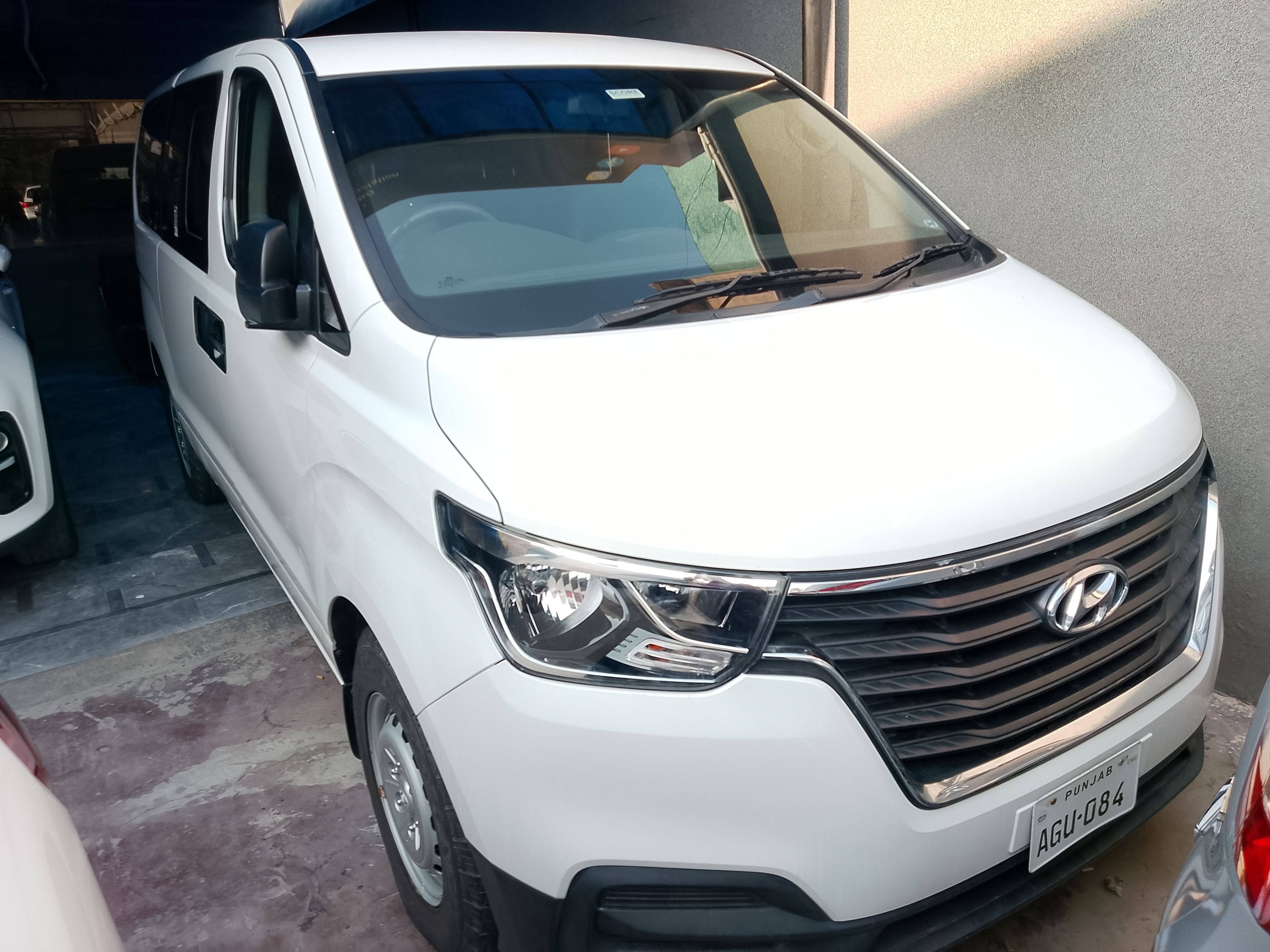 Hyundai Grand Starex - photo 1