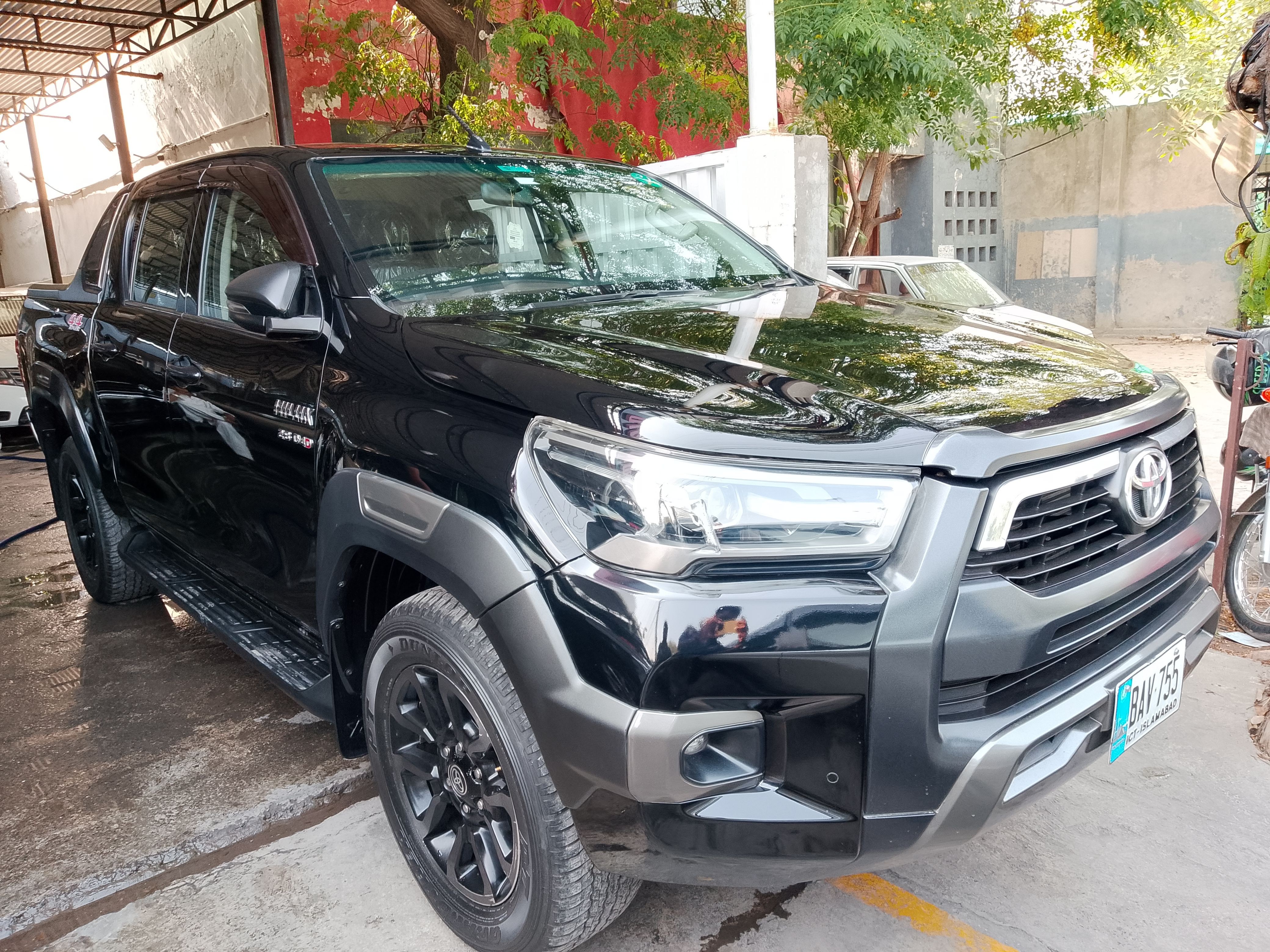 Toyota Hilux - photo 1